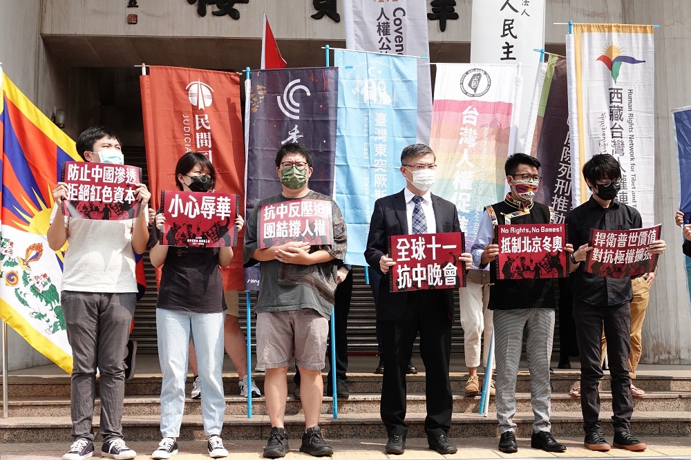 香港邊城青年、台灣香港協會、西藏台灣人權連線、台灣人權促進會等團體批評中國擴張極權主義。（王侑聖攝）
