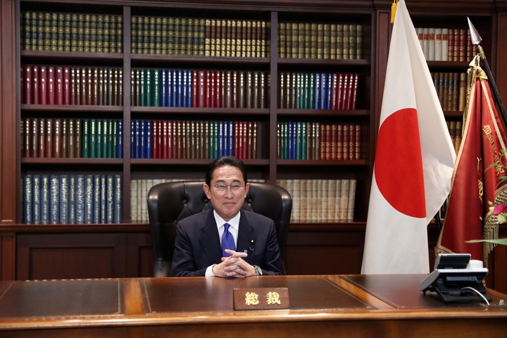 岸田文雄正式成為日本第100任首相。（湯森路透）
