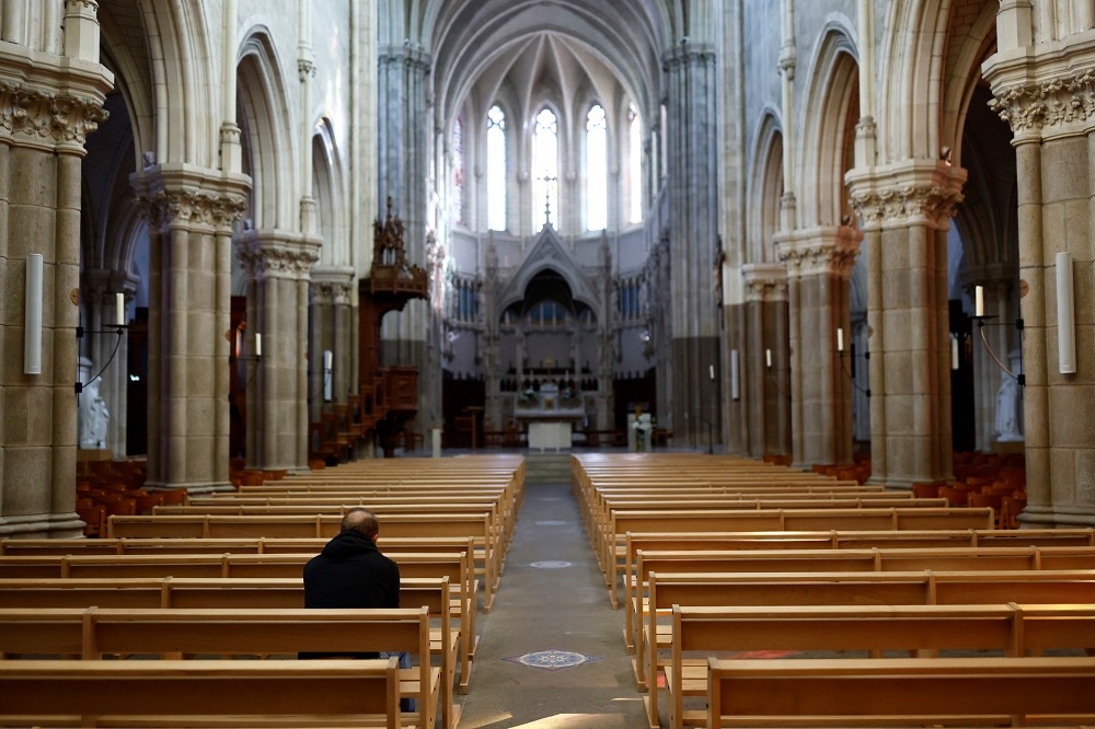 法國天主教會過去數年來超過3200名神職人員對孩童施暴。（湯森路透）