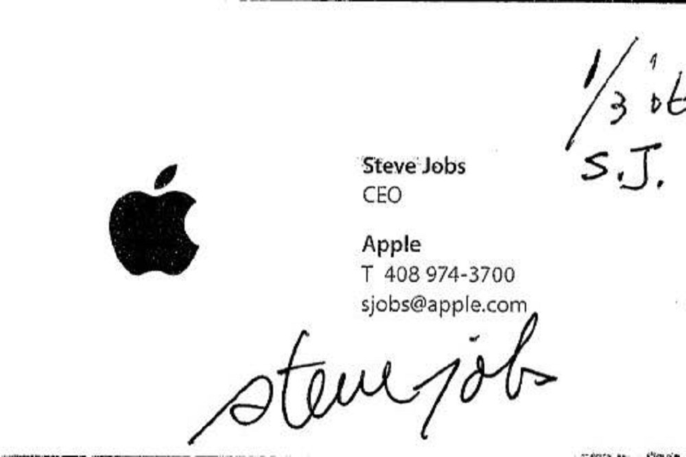 賈伯斯2006年給郭台銘的親筆簽名名片。（取自郭台銘臉書）