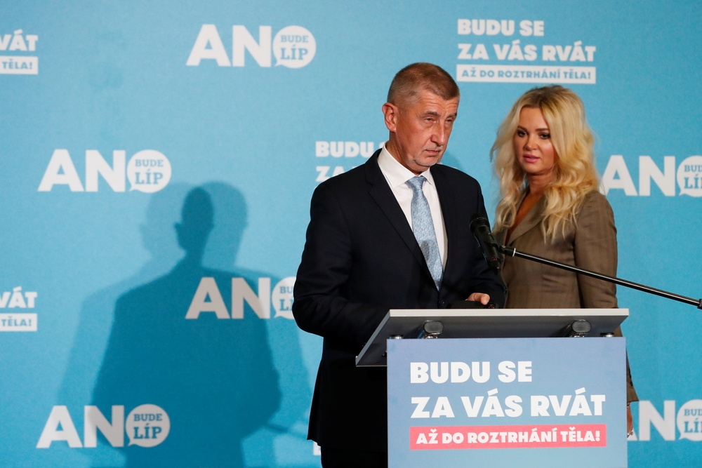 被稱為「捷克版川普」的總理巴比斯（左）與妻子摩妮卡（右）。（湯森路透）