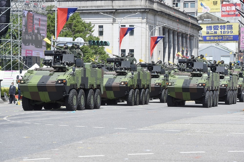 雲豹甲車家族系列的CM32裝步指揮車、CM33裝步戰鬥車、搭載30鏈砲的CM34輪型戰鬥車接續上場，展現我國軍事實力。（張哲偉攝）