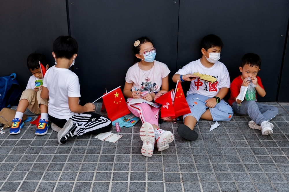 香港舉行中國國慶慶祝活動，小孩子也參加。（湯森路透）