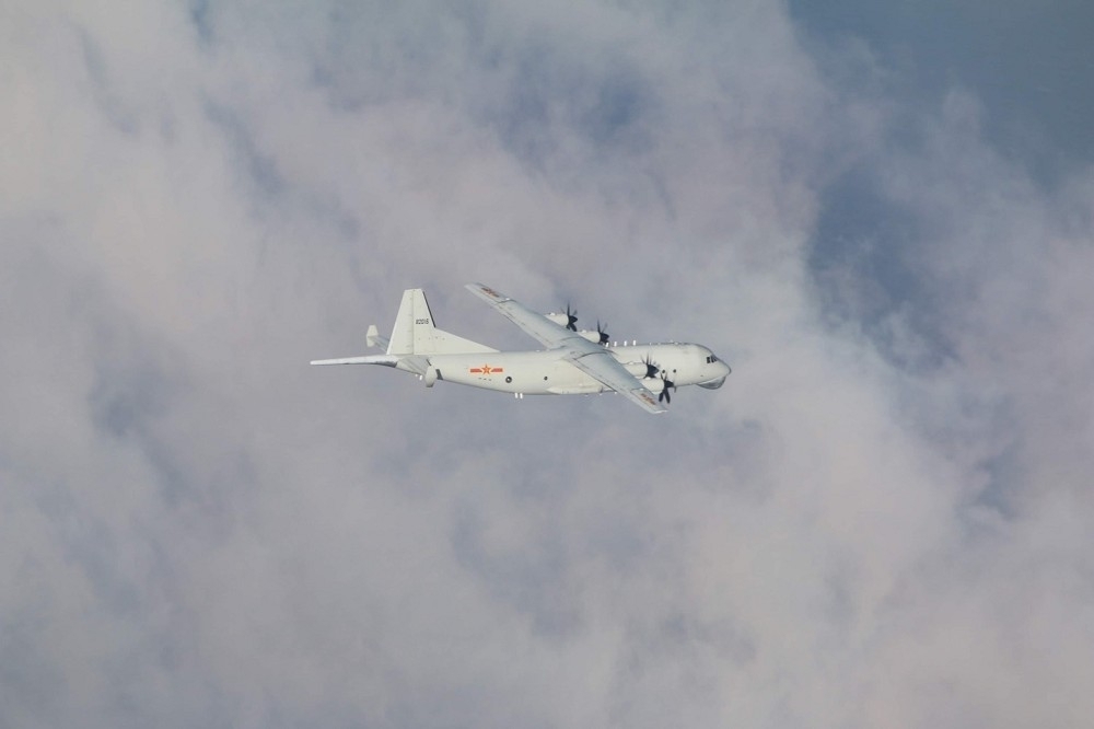 國防部5日發布即時軍情動態，1架運8反潛機（圖）再度進入台灣西南空域。（國防部提供）