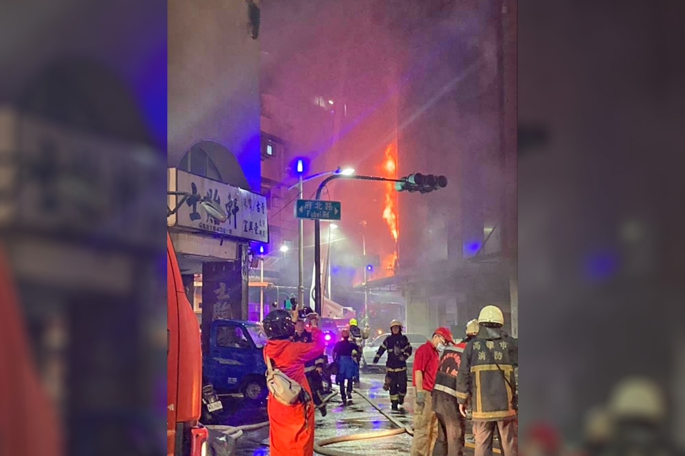高雄城中城大樓凌晨近3點時發生嚴重火警，目前已釀4死，傳出仍有人失聯。（取自高雄大小事）