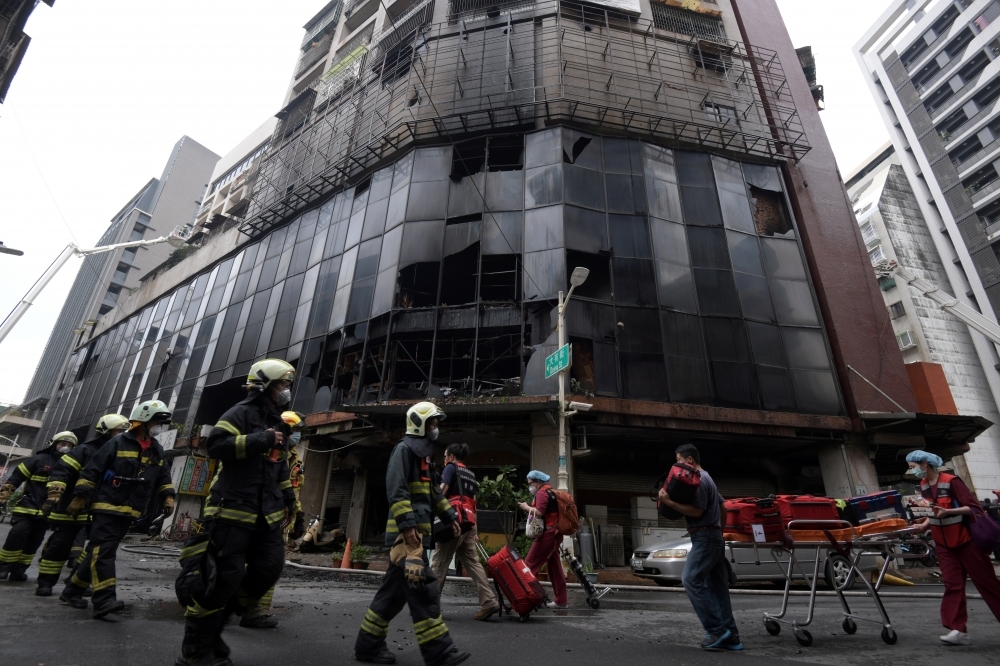 城中城大火造成46人死亡，住在一樓許姓男子因為反鎖逃生不及被活活燒死。（資料照片／湯森路透攝）