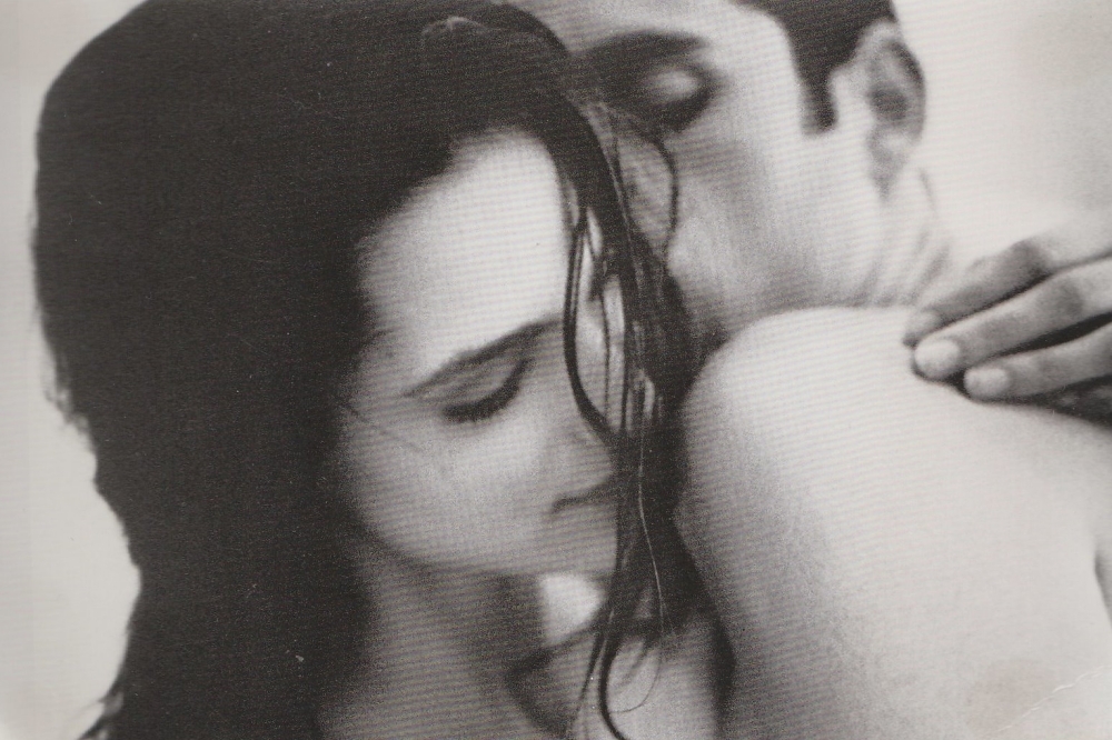 （2009 © Michelle B. , Kissing Postcard @ Flickr, CC BY-SA 2.0.)