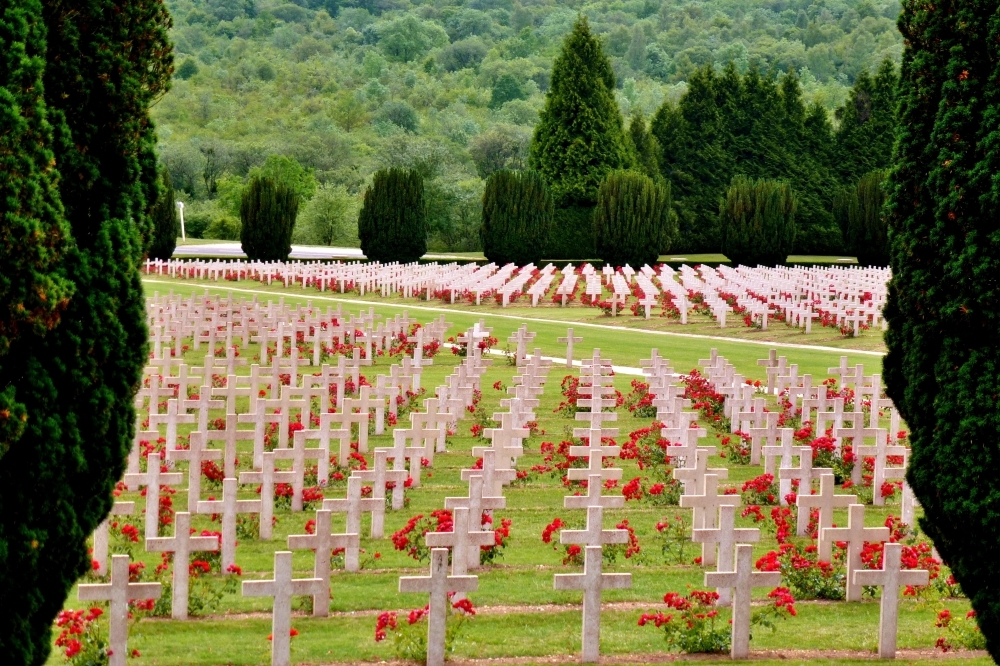 憑弔二戰亡者的墓園。（pxfuel）