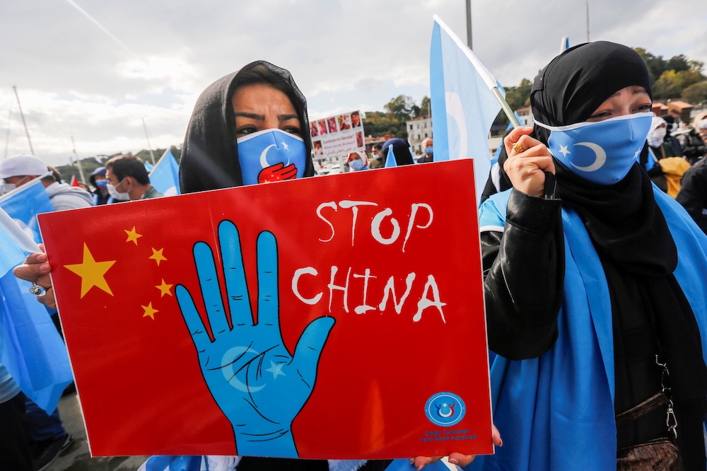 維吾爾人1日在土耳其伊斯坦堡抗議中國壓迫新疆行為。（湯森路透）