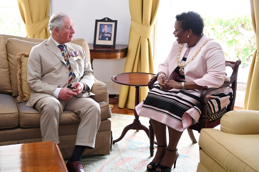 2019年，英國王儲查爾斯王子訪問巴貝多，與時任總督馬森會面。（湯森路透）