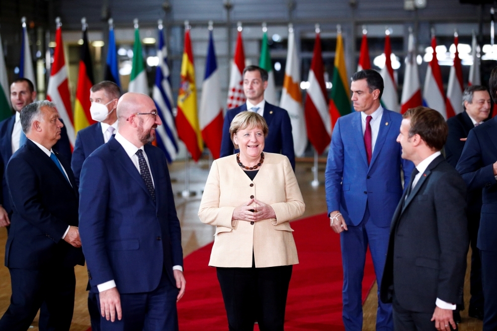 梅克爾第107次參與歐盟峰會。下回歐盟峰會預計在12月16日舉辦，若屆時新任德國政府組成談判取得結果，此次將是梅克爾最後一次出席歐盟峰會。（湯森路透）