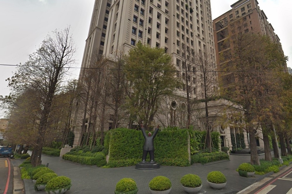 他妻子陳幸妤10年前在台中市以8750萬元購入的七期豪宅「聯聚方庭」37樓戶，她近期以總價1.08億元再度掛賣，換算單坪價格每坪64.56萬元。（取自google地圖）