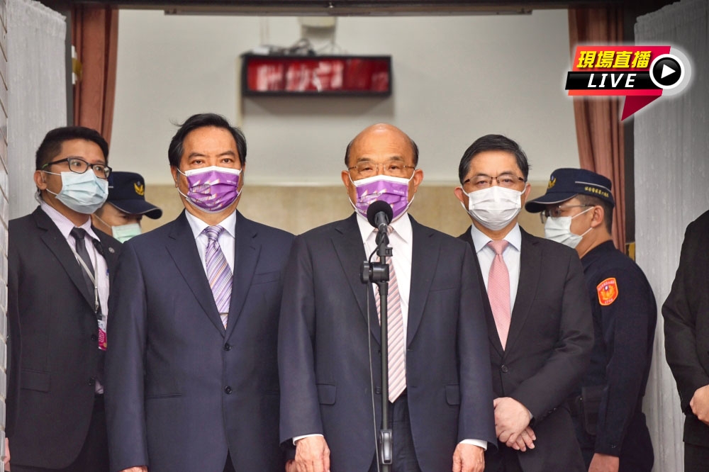 行政院長蘇貞昌26日赴立院備詢前接受媒體聯訪。（張哲偉攝）