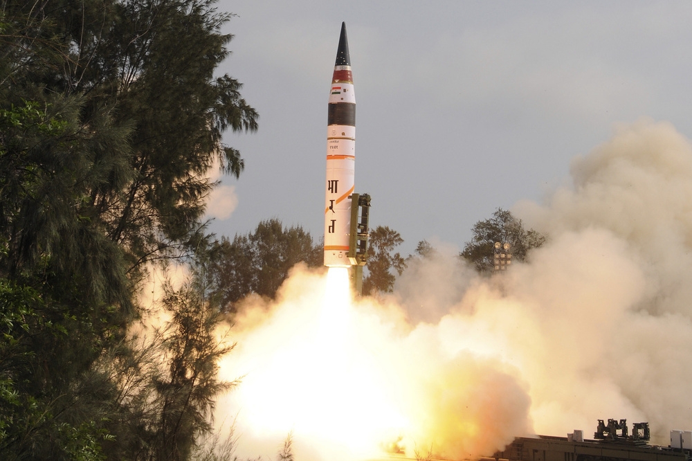 从前一代改良而成、印度自行研制的「烈火-5」洲际弹道飞弹。（汤森路透）(photo:UpMedia)
