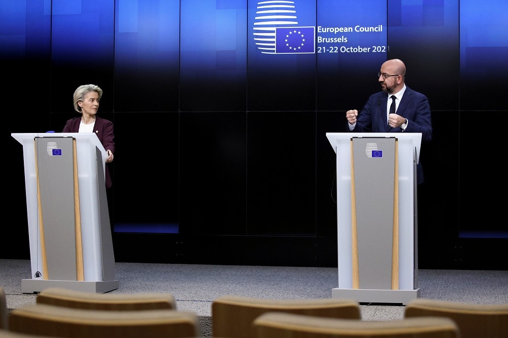 歐盟執委會主席馮德萊恩與歐盟理事會主席米歇爾。（湯森路透）