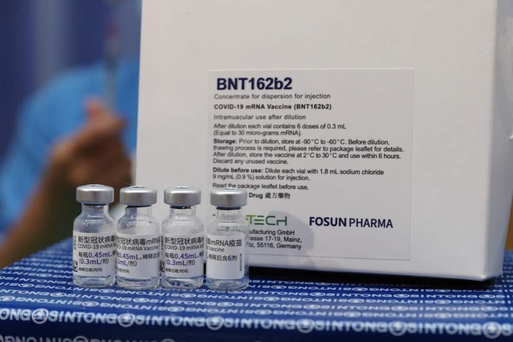 29日運抵台灣的91.03萬劑BNT疫苗，已在清晨6點20分落地，目前累積到貨量超過700萬劑。（資料照片／陳愷巨攝）