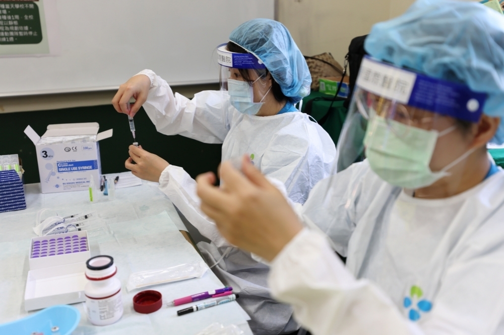 台中市30日公布新增2例疑似注射疫苗不良反應致死案例。（資料照片／陳愷巨攝）