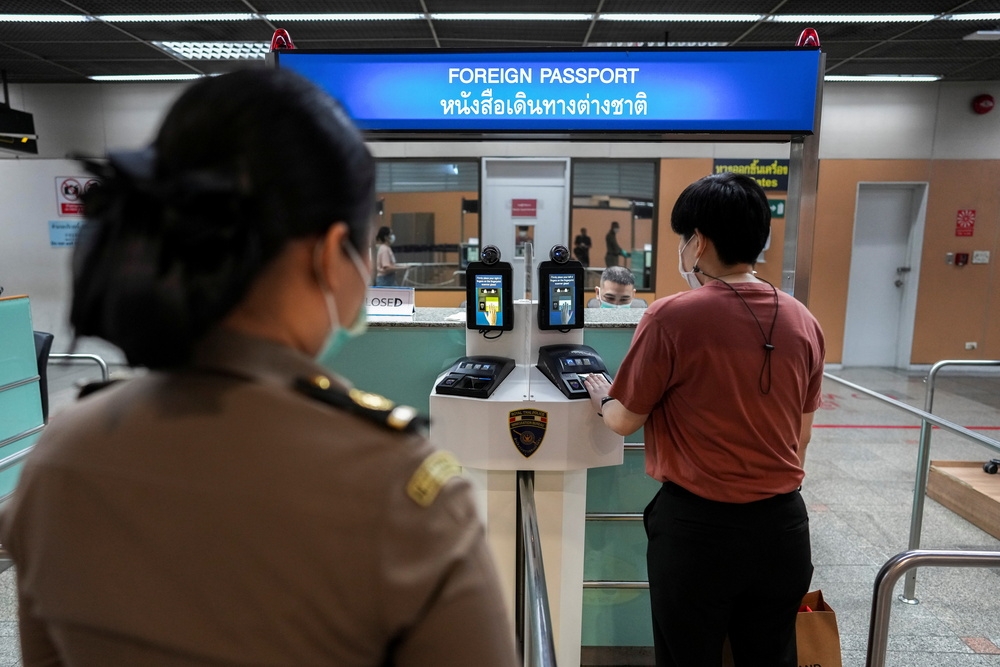 曼谷機場海關進行解封前準備，將迎接新一波國際旅客到訪。（湯森路透）