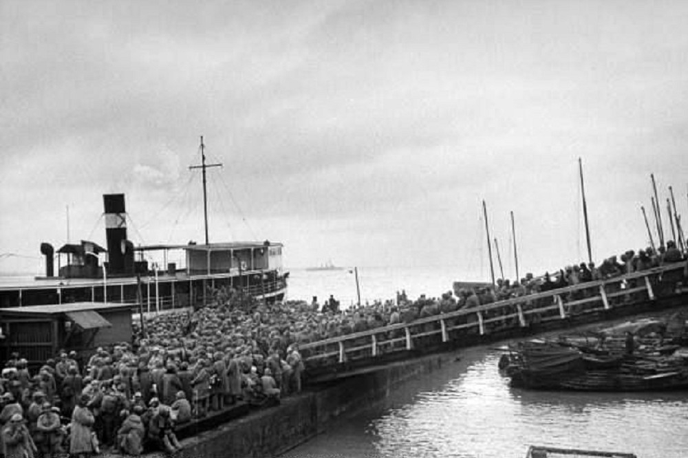 1949年，國民黨軍隊國自吳淞上船撤往台灣。（維基百科）