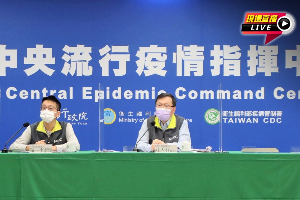 指揮中心發言人莊人祥3日出席防疫應變記者會。（指揮中心提供）