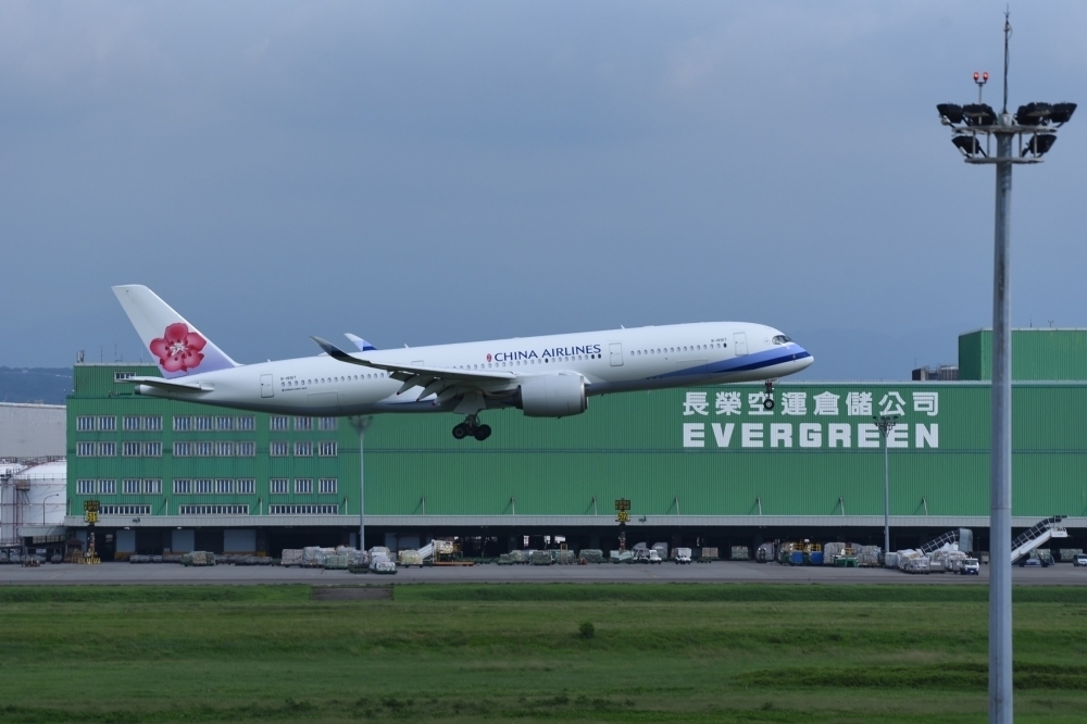 華航及長榮華航空將於12月恢復已停飛近5個月的倫敦－台北直航班機。（資料照片／張哲偉攝）