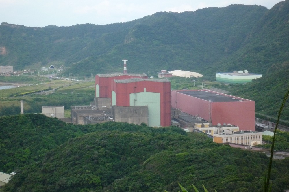 台電核二廠減容中心3日發生焚化爐袋式過濾器破孔事件。圖為核二廠外觀。（取自維基百科）