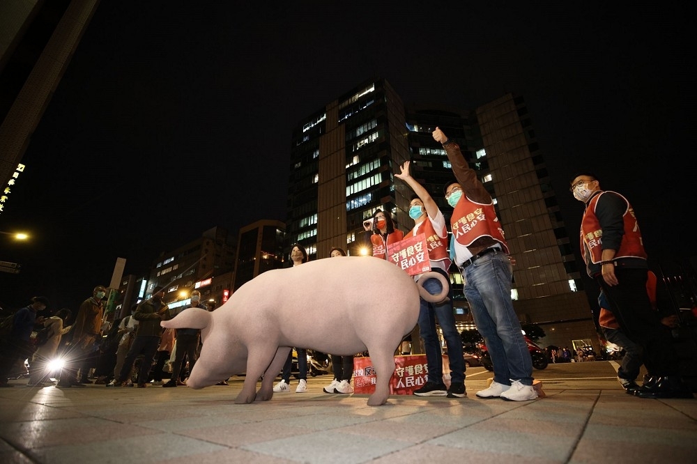 行政院長蘇貞昌說，「反萊豬是反美豬」，會影響台美關係與CPTPP。對此，台北市長柯文哲表示，「講這種話就是誤導」。（資料照片／陳愷巨攝）