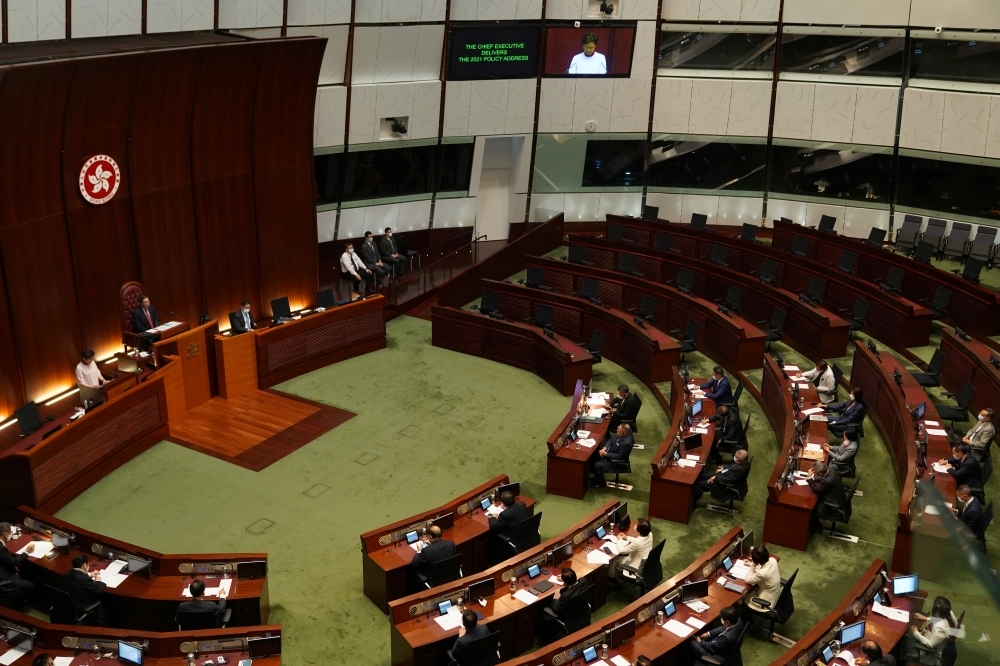 香港特首林鄭月娥在立法會進行施政報告。（湯森路透）