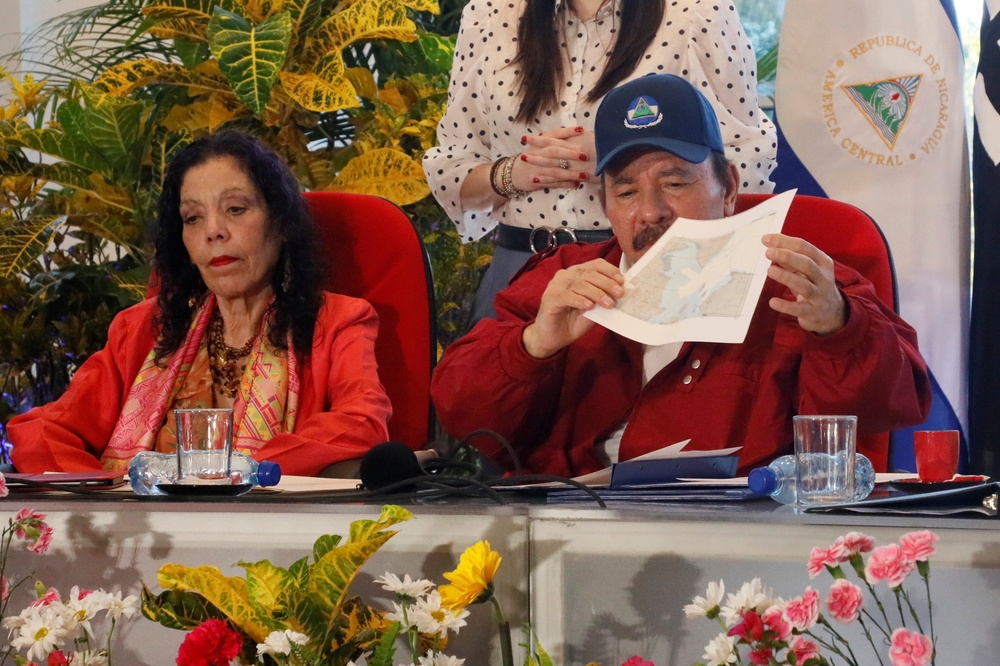 尼加拉瓜總統奧蒂嘉（右）與擔任副手的妻子羅莎里奧（左）。（湯森路透）