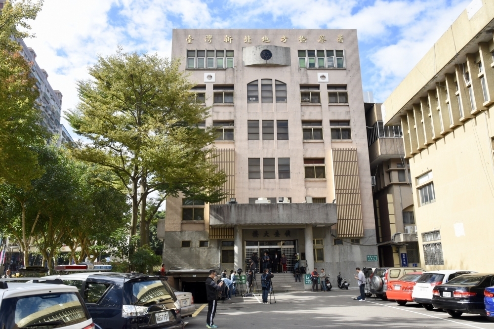 竹聯幫仁堂明仁會鄭姓大哥9月與袁男發生行車糾紛,警方到場後,鄭男竟掏出槍枝對空鳴槍引爆槍戰逃逸,10日遭起訴。(資料照片/張文玠攝)