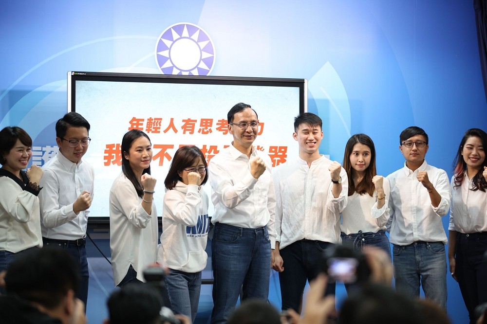 國民黨「青年民主戰隊」10日成立，將結合在地青年推動四大公投都同意。（陳愷巨攝）