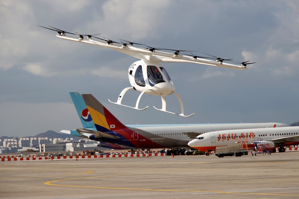 Volocopter 2X在金浦機場試飛。（湯森路透）