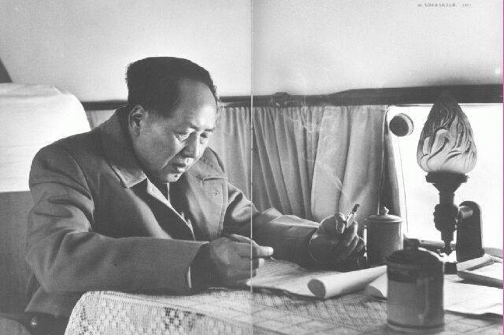 毛澤東說他一生做最遺憾的事是改掉了中華民國國號，把一個國家變成兩個。（維基百科）