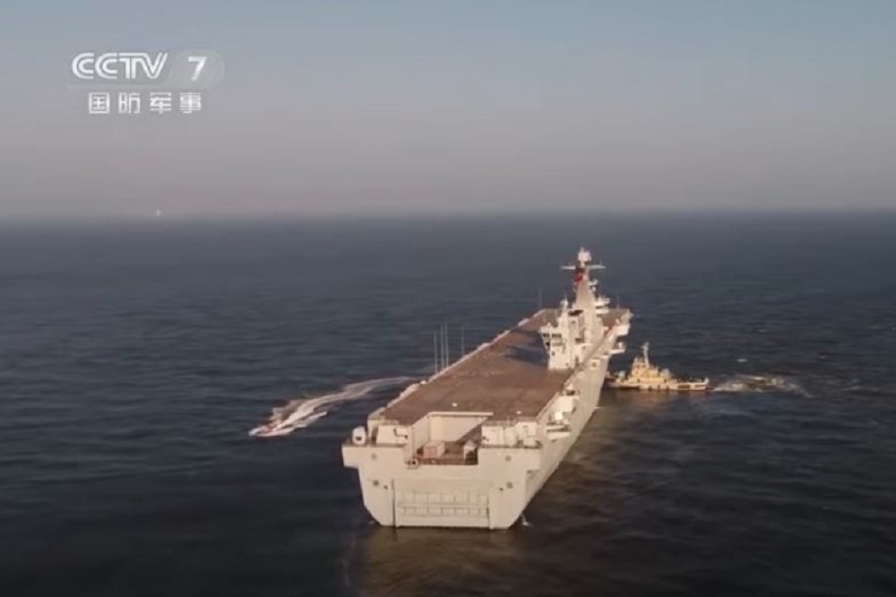 中國艦載無人機作戰概念與無人機母艦，目前處於研發階段，是未來戰爭不可或缺的武器。（圖片擷取自Youtube）