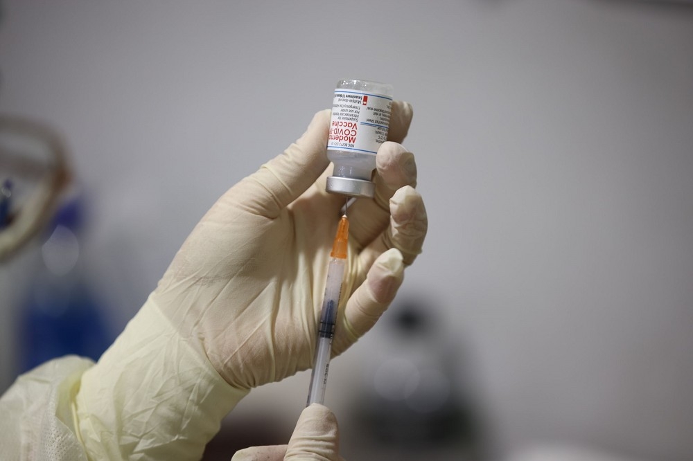 北市診所接連出包，又傳出將原本要接種流感疫苗的民眾誤打了新冠疫苗。（陳愷巨攝）