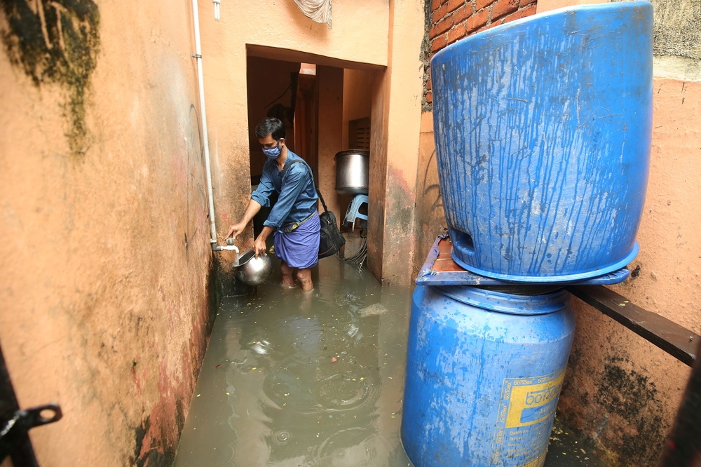 印度東南部大城清奈因豪雨發生嚴重淹水洪災。（湯森路透）
