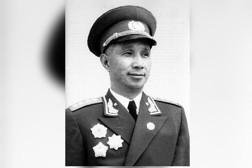 毛澤東曾想封栗裕為元帥，但是都被栗裕拒絕了，最終被封為十大將軍之首。（維基百科）