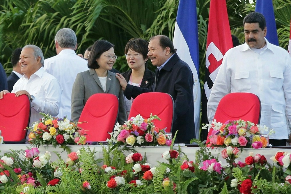 尼加拉瓜總統奧蒂嘉10日宣布與台灣斷交。圖為2017年蔡總統訪尼國並參加奧蒂嘉就職典禮。（總統府提供）