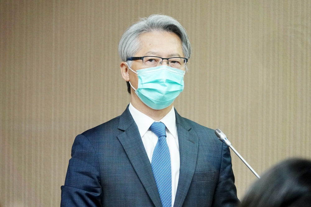 中研院長廖俊智13日赴立院進行專題報告，對實驗室管理不周造成社會不安道歉。（王侑聖攝）