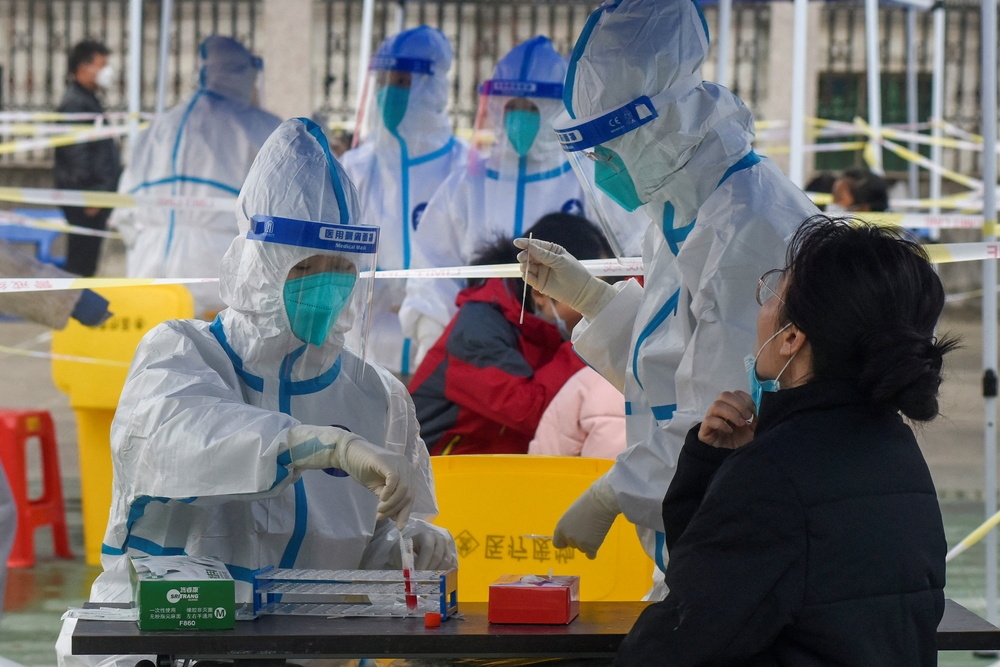 此次浙江疫情熱點之一的寧波，當地啟動大規模居民核酸篩檢。（湯森路透）