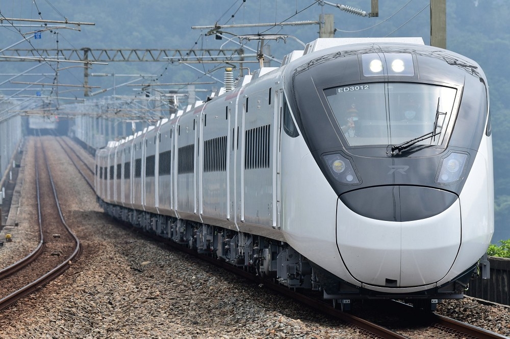 台鐵加開107列次，其中66列次為東部幹線，6列次台鐵最新豪華城際列車EMU3000也投入運輸。（取自維基百科）