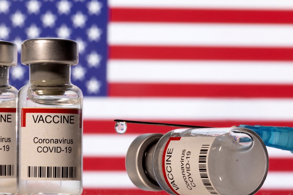 研究發現美國三款疫苗皆對Omicron效力明顯減弱，但加強劑很可能恢復大部分的保護力。（湯森路透）
