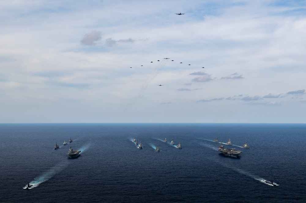 11月底日本、澳洲、加拿大、日本、德國艦隊在菲律賓海演習。（第七艦隊推特）