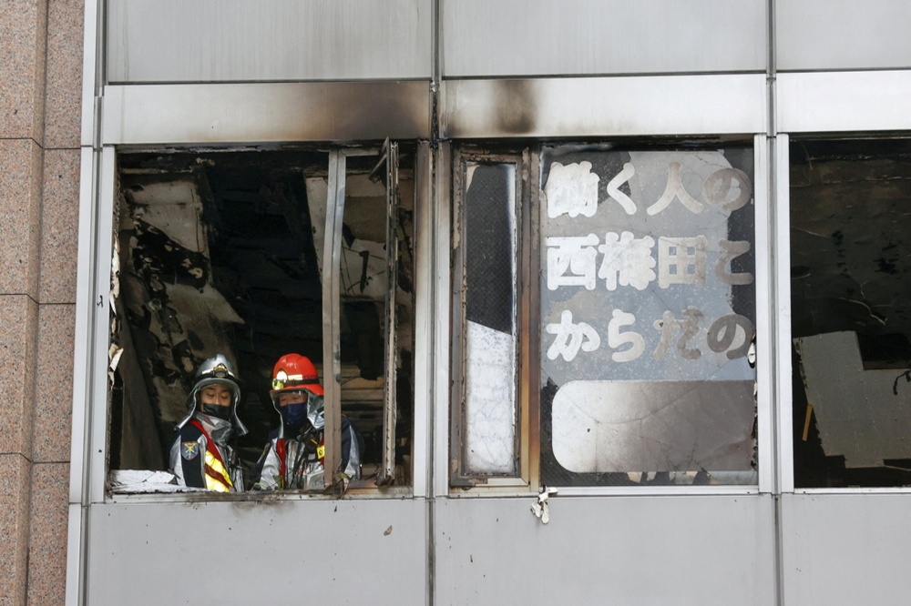 大阪市北區一棟診所大樓遭到縱火，造成24人不幸喪命。（湯森路透）