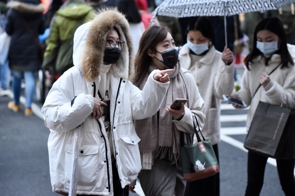 氣象專家吳德榮指出，25日冷空氣南下，北台灣平地最低氣溫可能降至11度左右，26、27日將會最冷。（資料照片／張哲偉攝）