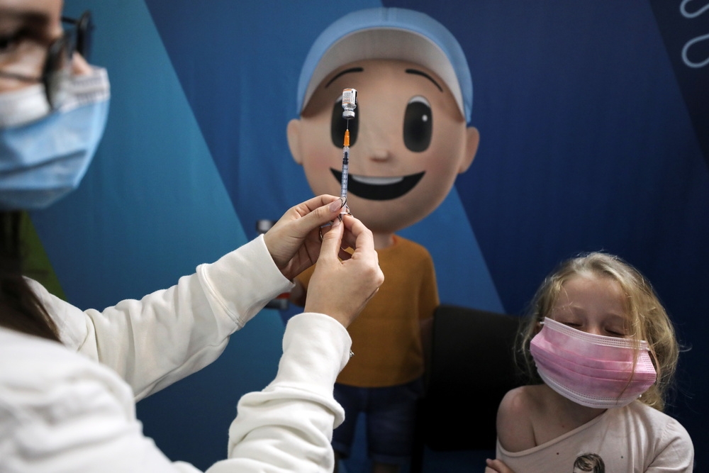 以色列下修疫苗接種年齡限制至5歲，希望擴大國內接種數量。（湯森路透）