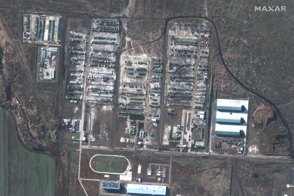 衛星地圖顯示俄羅斯在克里米亞和西部地區部署軍隊。（湯森路透）