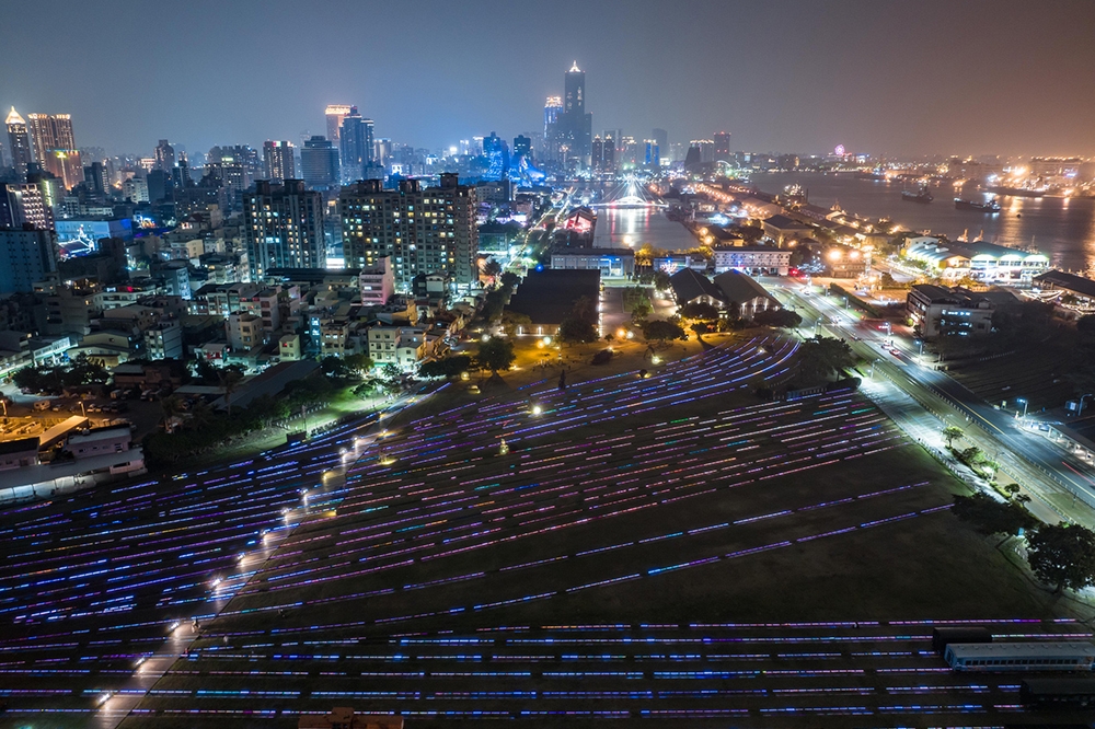 2022台灣燈會在高雄，鐵道主燈「哈瑪星光任務」繽紛過聖誕！（高雄市政府提供）