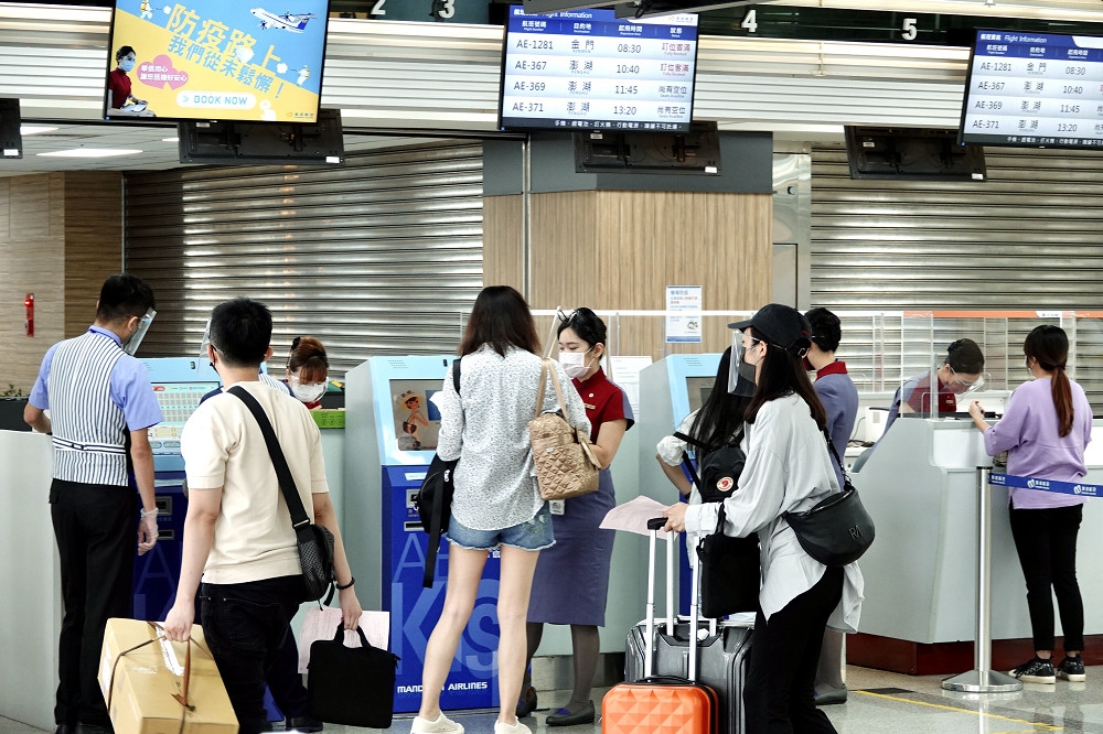 未來台灣旅客入境歐盟等60個國家，只要用「歐盟數位新冠證明」就能快速入境。（資料照片／王侑聖攝）