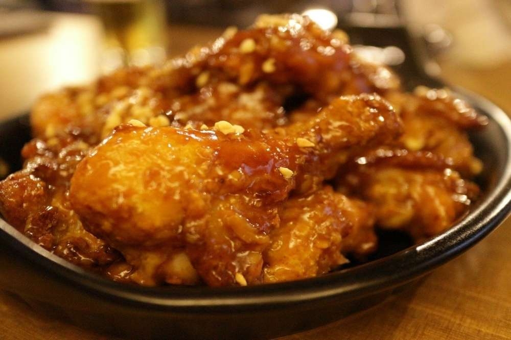 韓式炸雞成為外國人最喜愛、最常吃的韓國料理，卻不被南韓人認同是「韓食」。（Pixabay）
